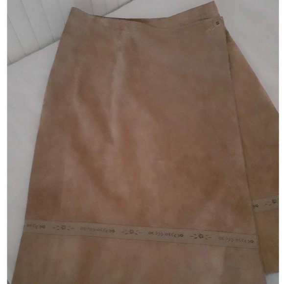 EUC, Danier Tan suede wrap-front skirt - Picture 6 of 6